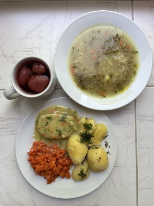 kompot, zupa, ziemniaki, koperek, kotlet, marchewka