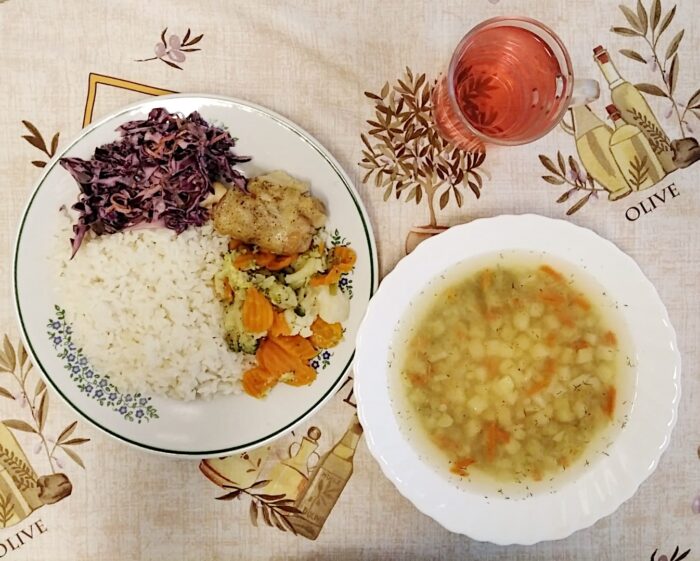 Koperkowa, udko, sos, ryż, warzywa gotowane, czerwona kapusta, kompot