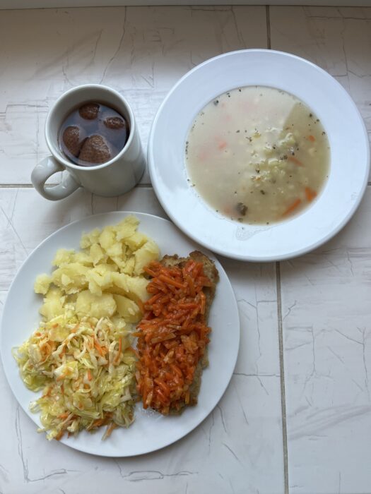 zupa, kompot, ziemniaki, ryba, jarzynka po grecku, surówka