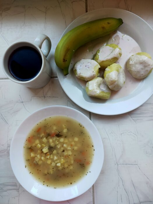 kompot, knedle, polewa jogurtowa, banan, zupa