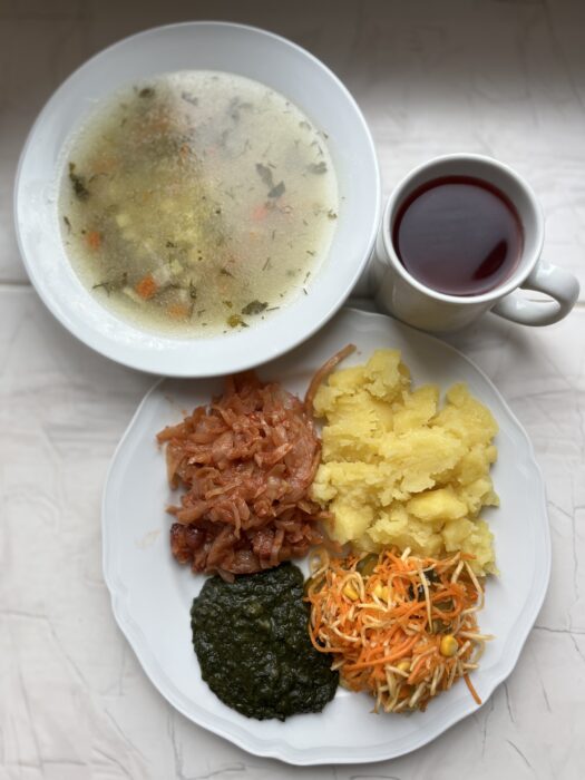 zupa, ziemniaki, bigos, szpinak, surówka, kompot